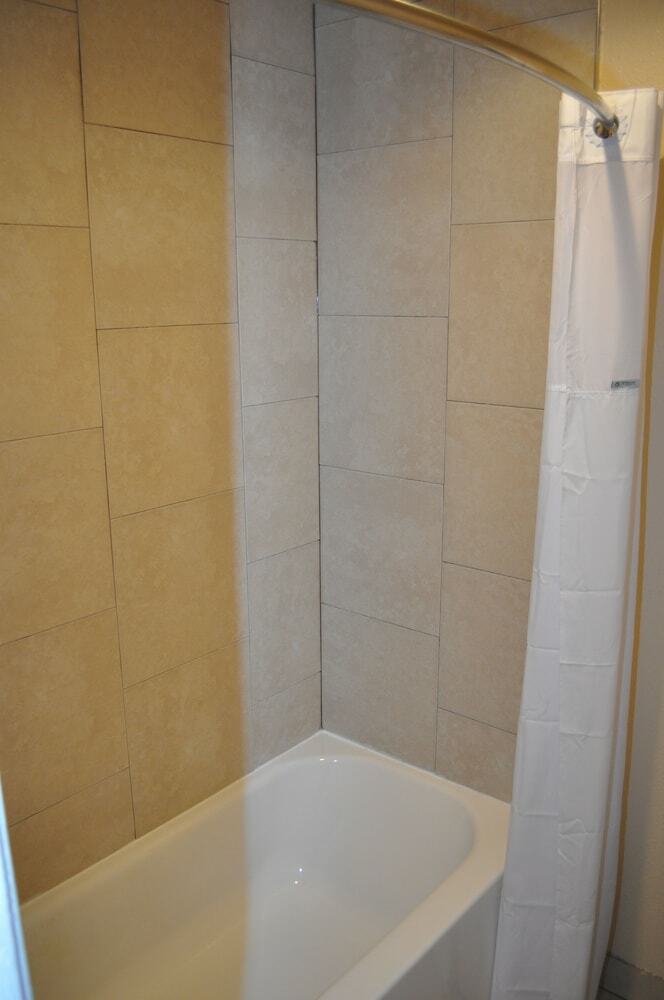 Evergreen Hotel & Suites