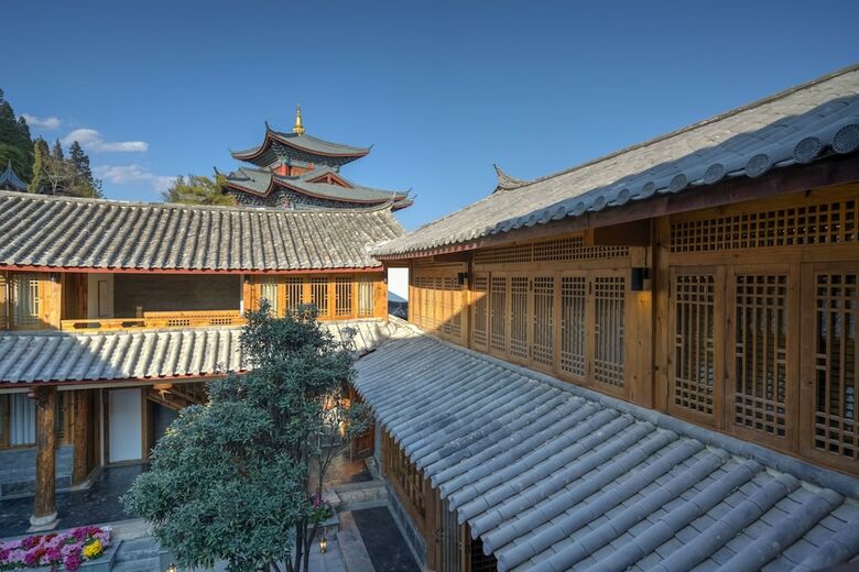Posada Floral Hotel Lijiang Huazizai