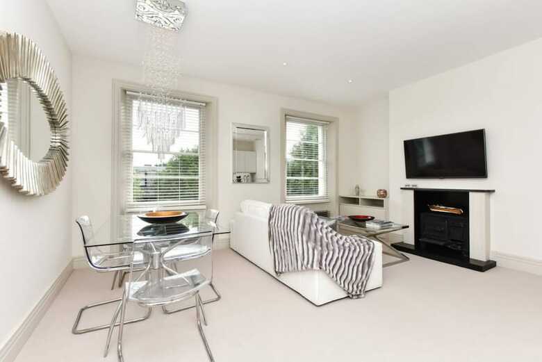 Stylish 3 Bedroom Apartment In Pimlico