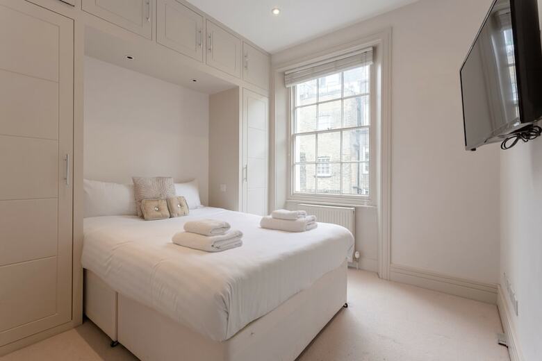 Stylish 3 Bedroom Apartment In Pimlico