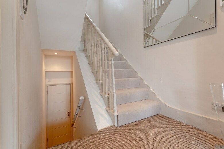 Stylish 3 Bedroom Apartment In Pimlico
