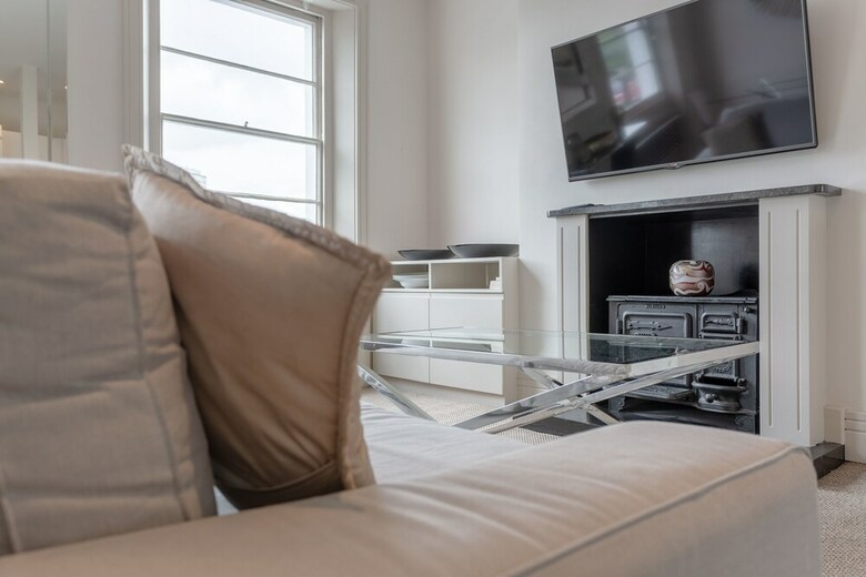 Stylish 3 Bedroom Apartment In Pimlico