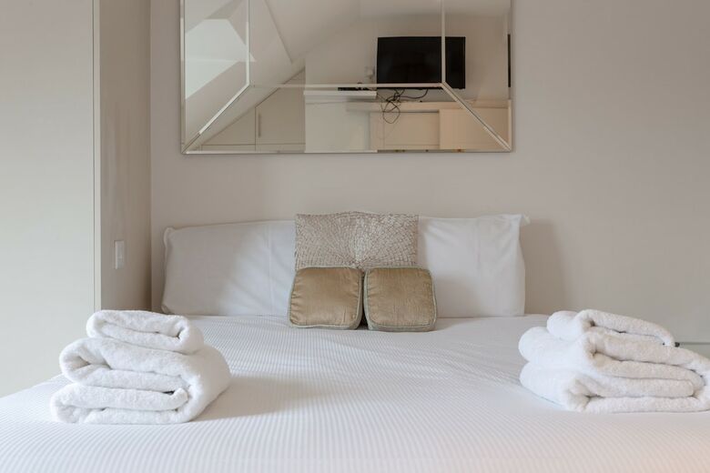 Stylish 3 Bedroom Apartment In Pimlico