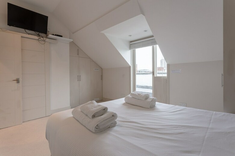 Stylish 3 Bedroom Apartment In Pimlico