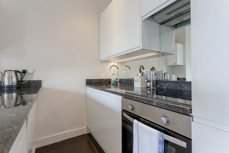 Stylish 3 Bedroom Apartment In Pimlico