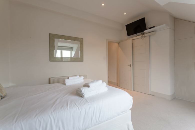 Stylish 3 Bedroom Apartment In Pimlico