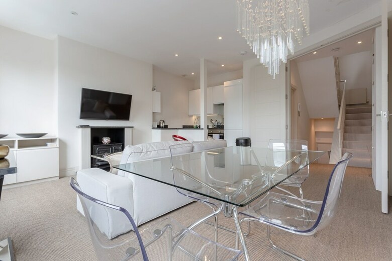 Stylish 3 Bedroom Apartment In Pimlico