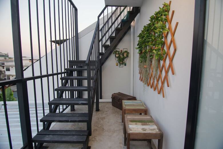 Hotel Suree House
