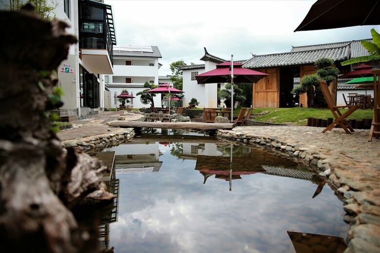 Floral Hotel Dali Luchun Garden