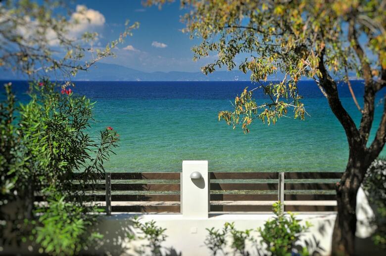 Balconies On Sea - The Garden Apartment