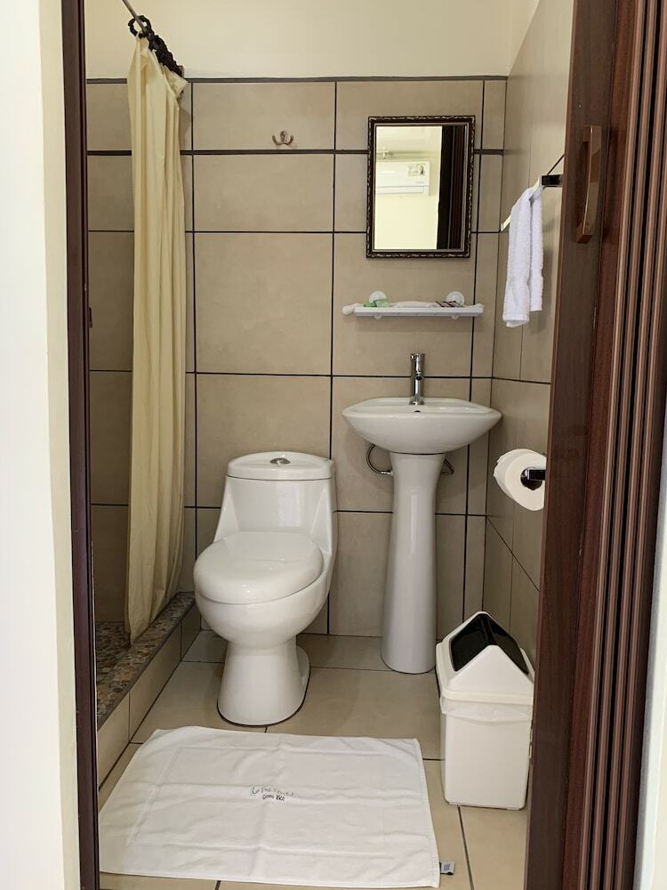 Le Petit Hotel