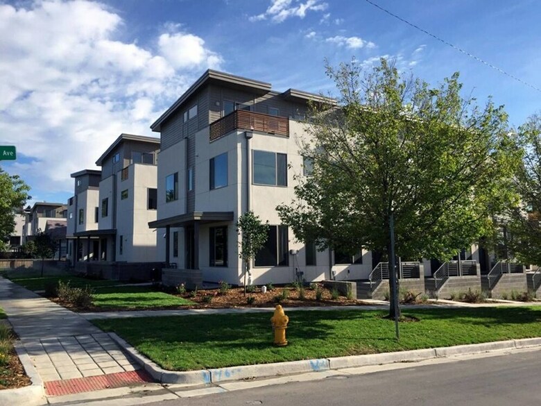 The Mile High Townhome Walk To The Stadium