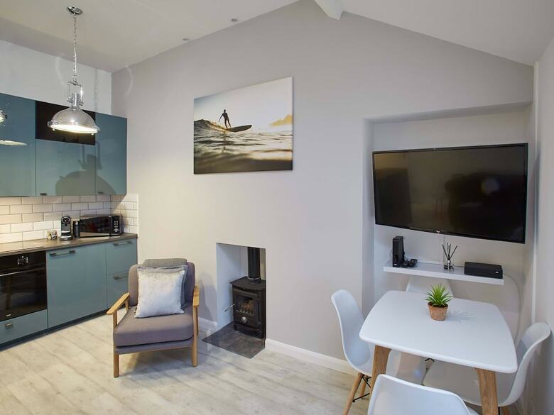 The Surfer's Loft Apartment