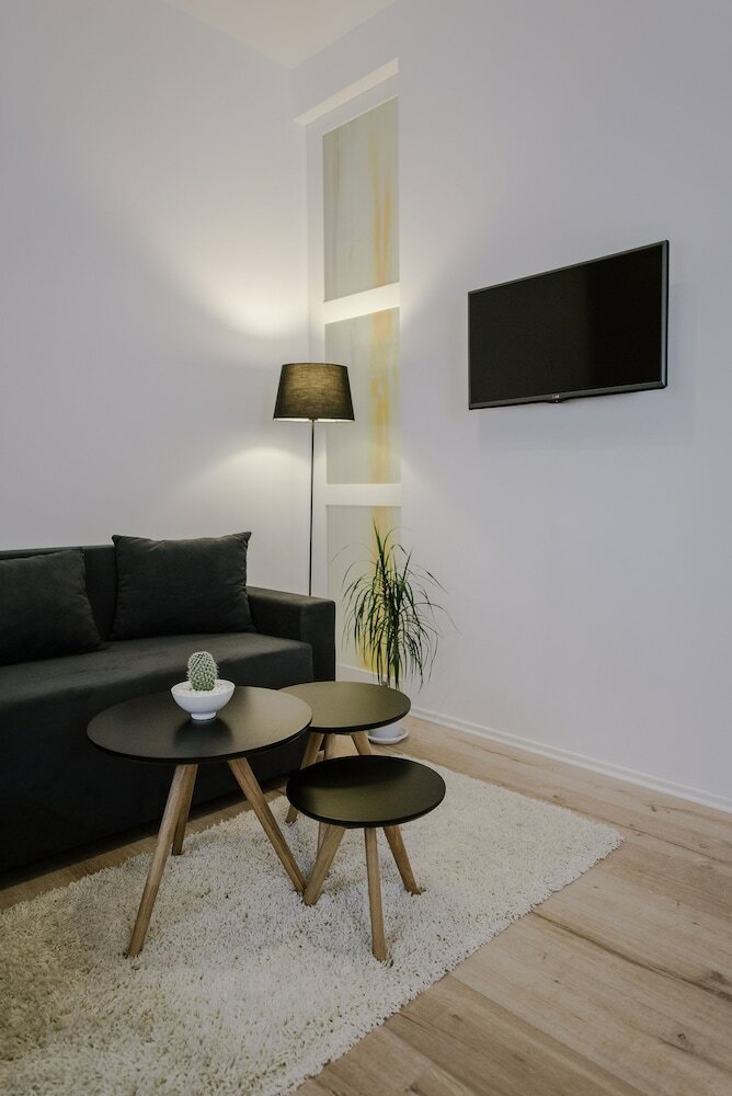 Apartment British Square