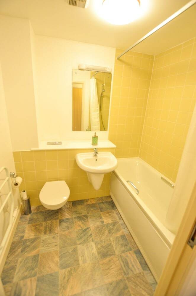 Gunwharf Quays Chic Apartment