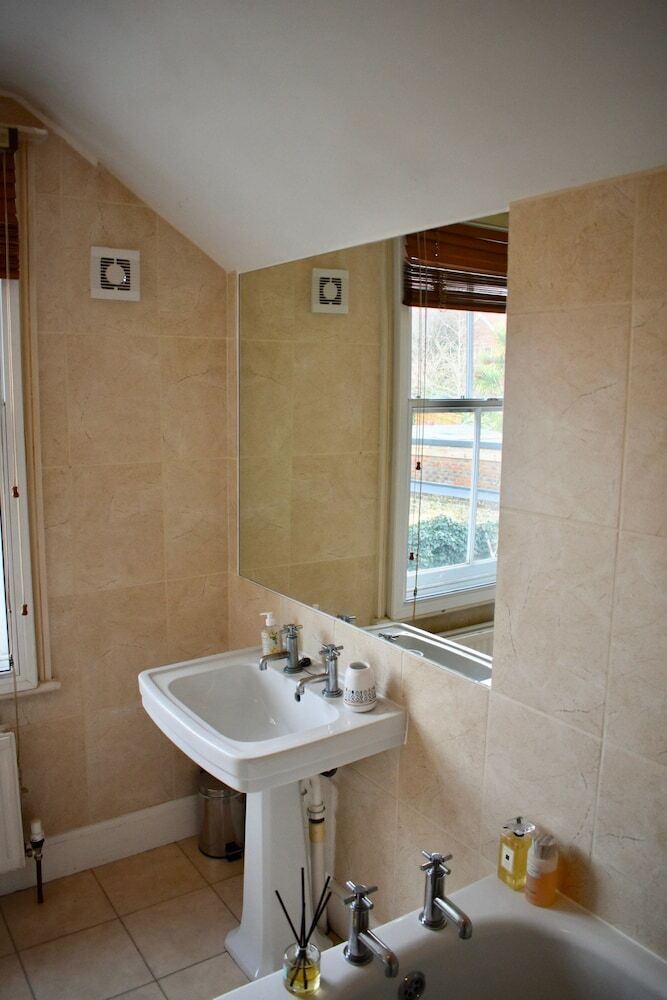 4 Bedroom Townhouse Near The Beach
