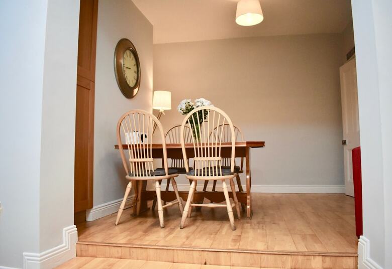 Traditional 4 Bedroom Home In Trendy Ranelagh