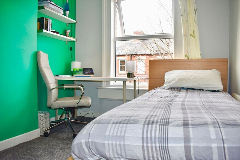 Traditional 4 Bedroom Home In Trendy Ranelagh