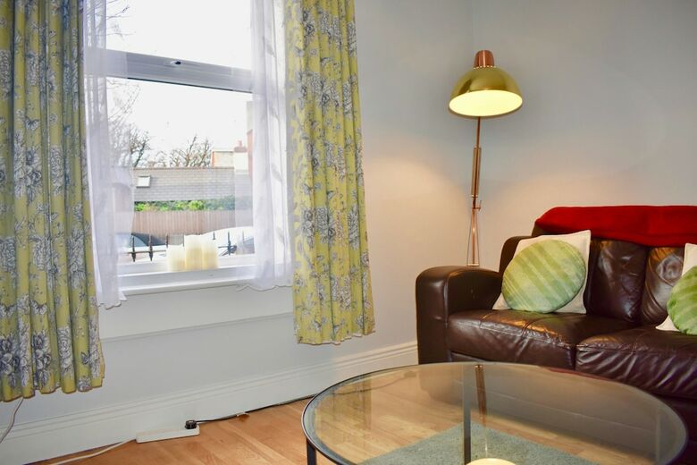 Traditional 4 Bedroom Home In Trendy Ranelagh
