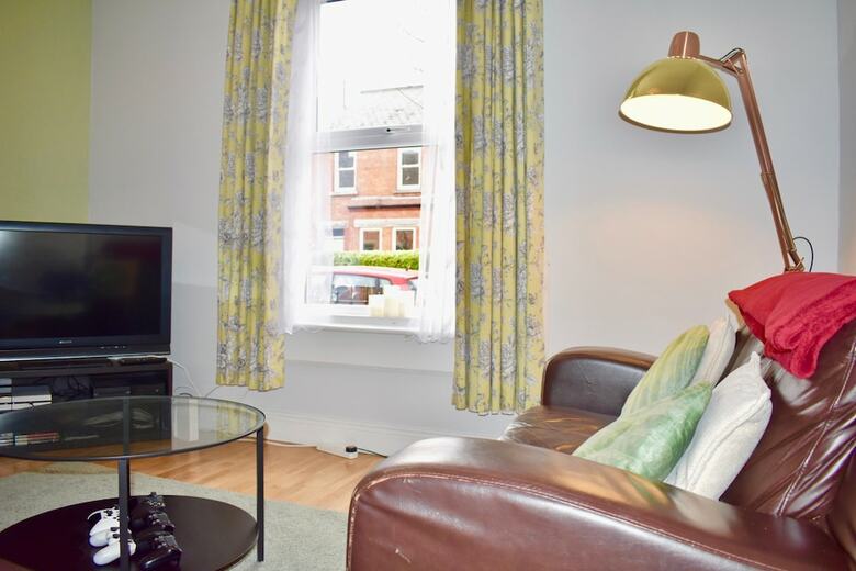 Traditional 4 Bedroom Home In Trendy Ranelagh