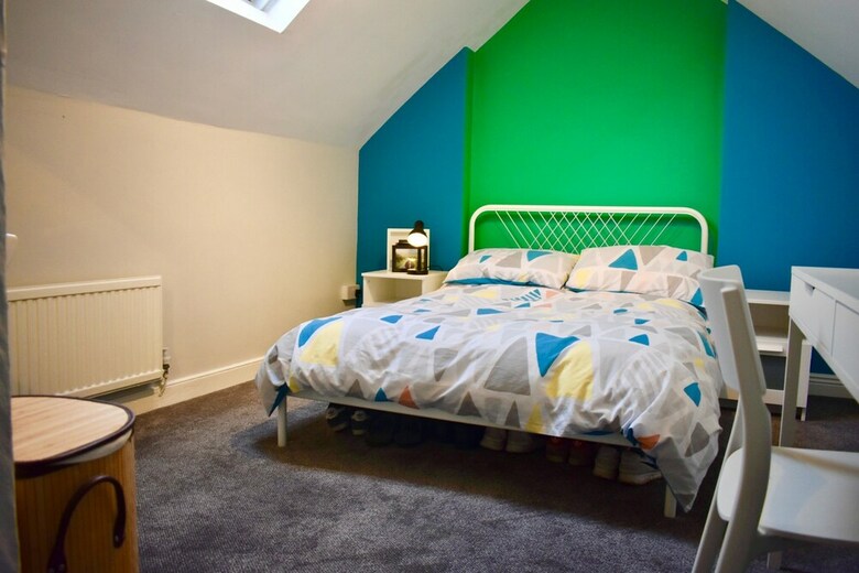 Traditional 4 Bedroom Home In Trendy Ranelagh