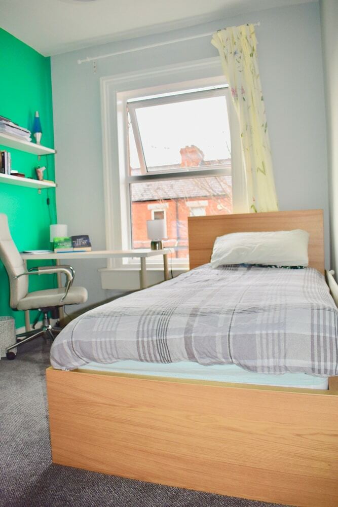 Traditional 4 Bedroom Home In Trendy Ranelagh