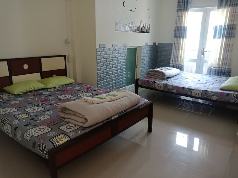 Hostal Europe Town Hostel & Bar - Adults Only