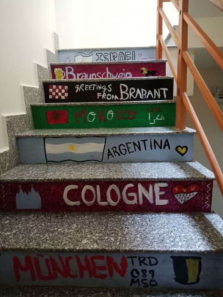 Hostal Europe Town Hostel & Bar - Adults Only