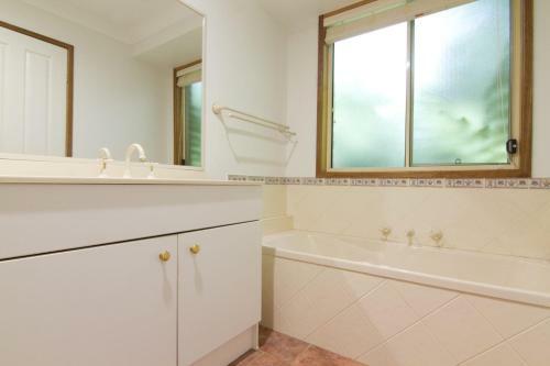 12 Mount Porepunkah Road