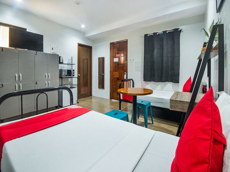 Hotel Oyo 443 Maria Cristina Arcade Suites