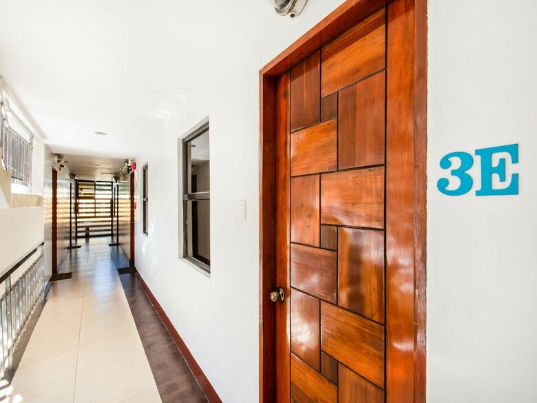Hotel Oyo 443 Maria Cristina Arcade Suites