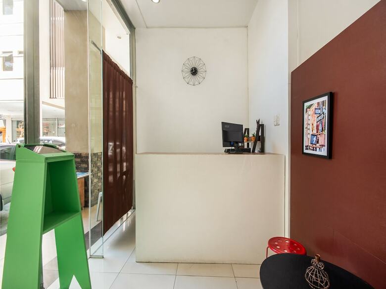 Hotel Oyo 443 Maria Cristina Arcade Suites