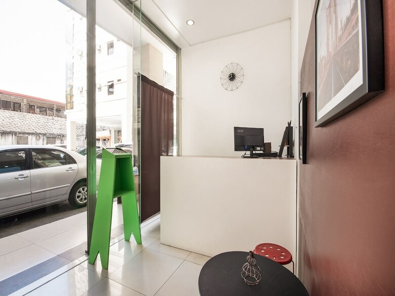 Hotel Oyo 443 Maria Cristina Arcade Suites