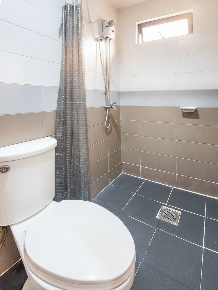 Hotel Oyo 443 Maria Cristina Arcade Suites