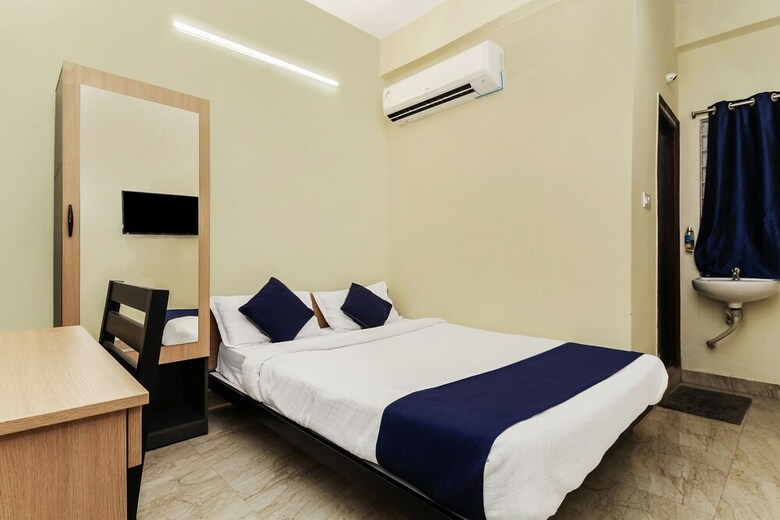 Hotel Silverkey Executive Stays 27824 Dharamkar Residency