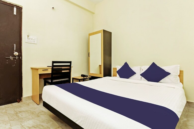 Hotel Silverkey Executive Stays 27824 Dharamkar Residency