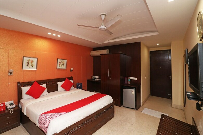 Oyo 26915 Hotel North East Residency