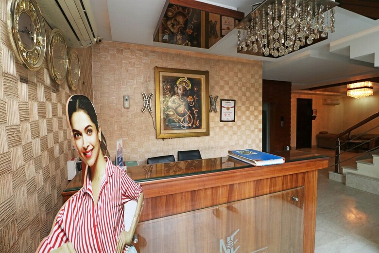 Oyo 26915 Hotel North East Residency