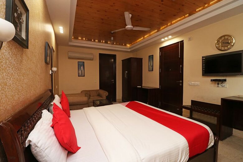 Oyo 26915 Hotel North East Residency