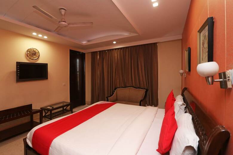Oyo 26915 Hotel North East Residency