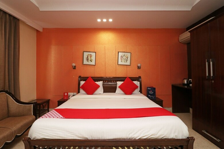 Oyo 26915 Hotel North East Residency