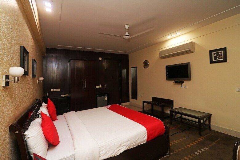 Oyo 26915 Hotel North East Residency