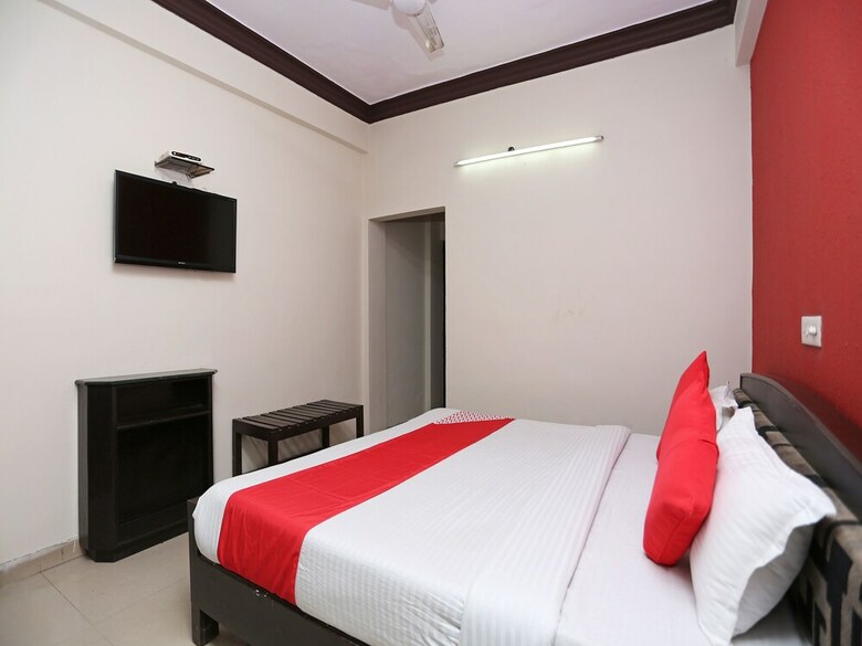 Oyo 26915 Hotel North East Residency