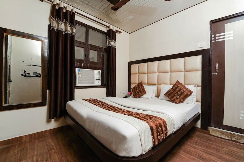 Oyo 6801 Hotel Shri Sai International