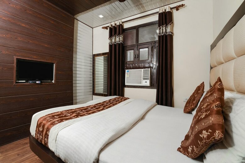 Oyo 6801 Hotel Shri Sai International