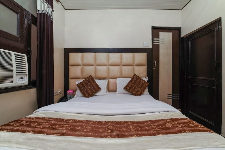 Oyo 6801 Hotel Shri Sai International