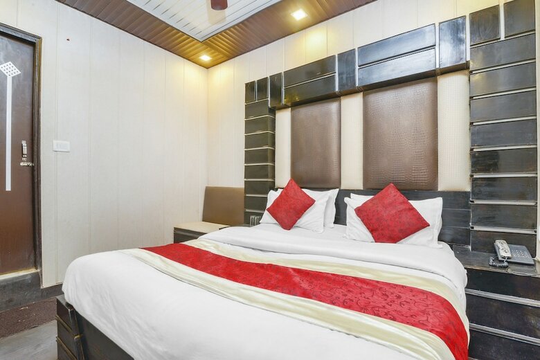 Oyo 6801 Hotel Shri Sai International