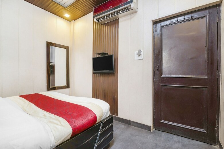 Oyo 6801 Hotel Shri Sai International