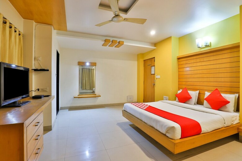 Oyo 22419 Hotel Summit