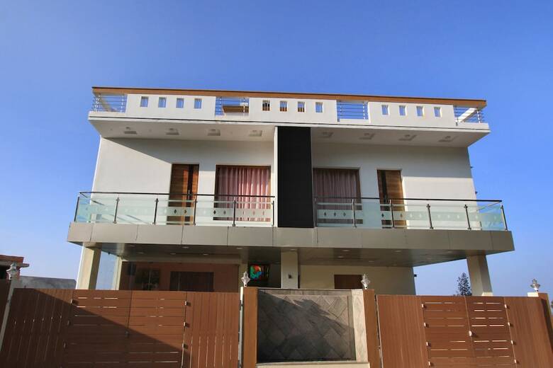 Hotel Oyo 27753 Kasa Luxury Inn